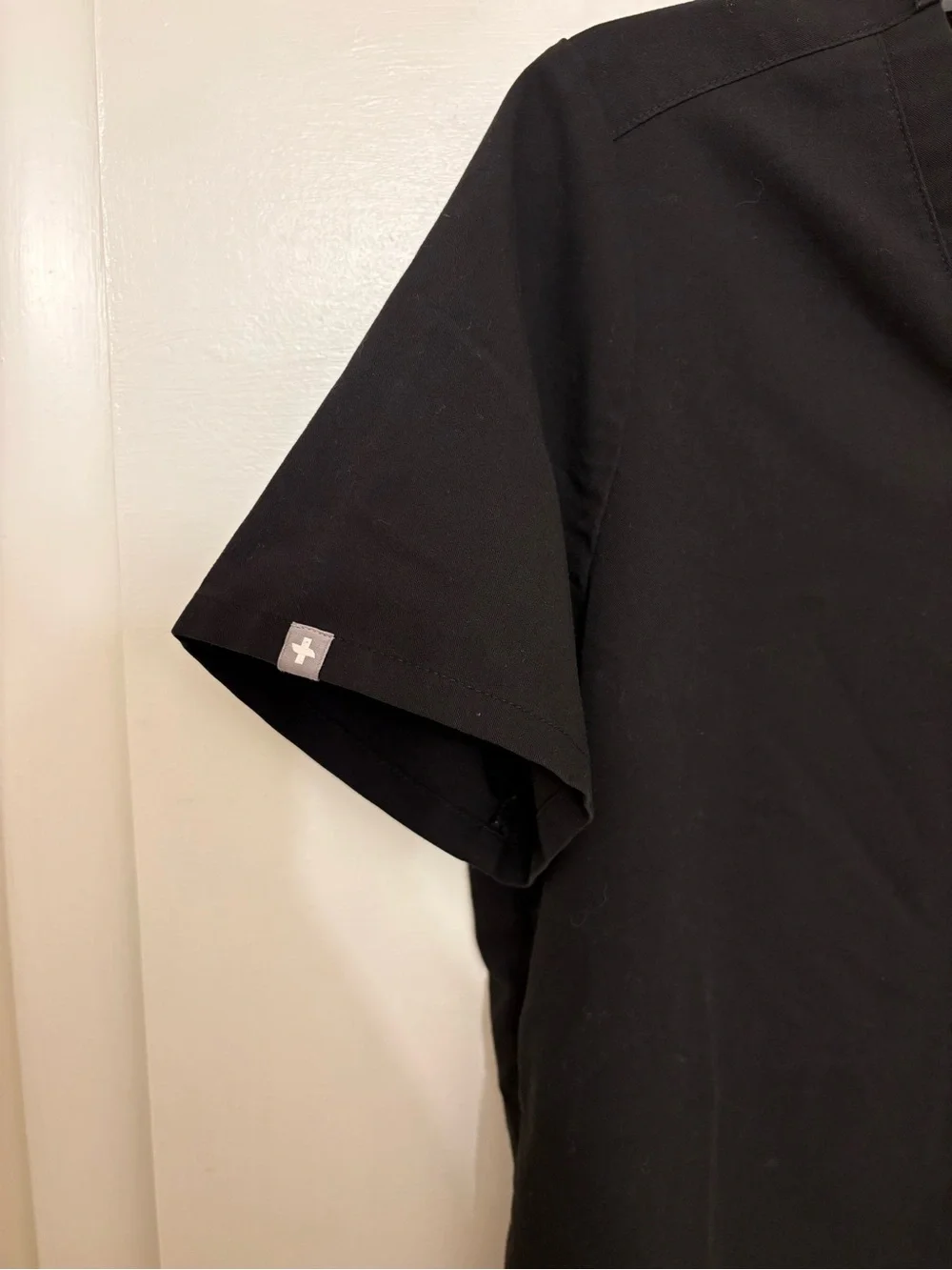 FIGS Catarina One-Pocket Scrub Top Black Women’s Size Medium